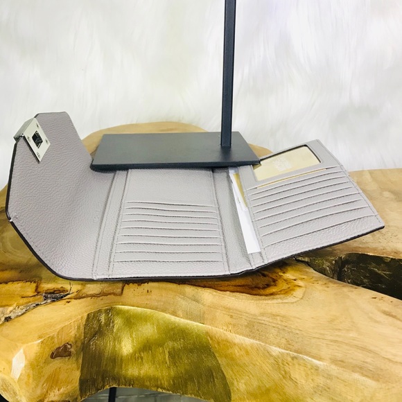 Michael Kors Cassie Large Trifold Wallet - Picture 5 of 8